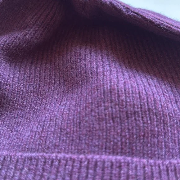 BURGUNDY CASHMERE UNUSEX BEANIE NWT BURGUNDY CASHMERE UNUSEX BEANIE NWT - avconcontrols.com main image 4